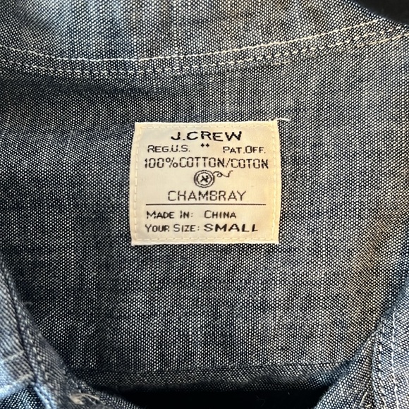 J.Crew Men’s Chambray cotton long sleeved shirt. Excellent like new condition. - Picture 2 of 4